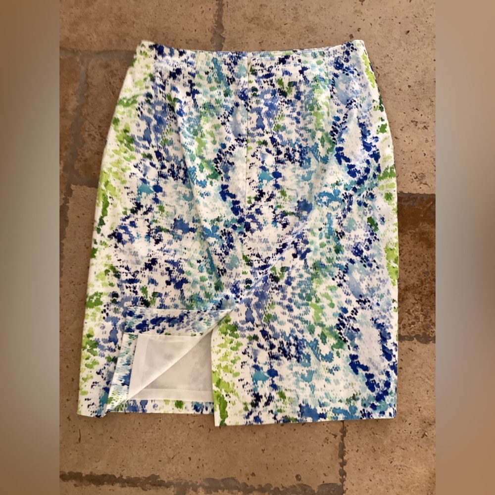 NWT Ann Taylor gorgeous 2 pc top skirt dress set sz 2 blues lime green
@6 - Picture 6 of 7